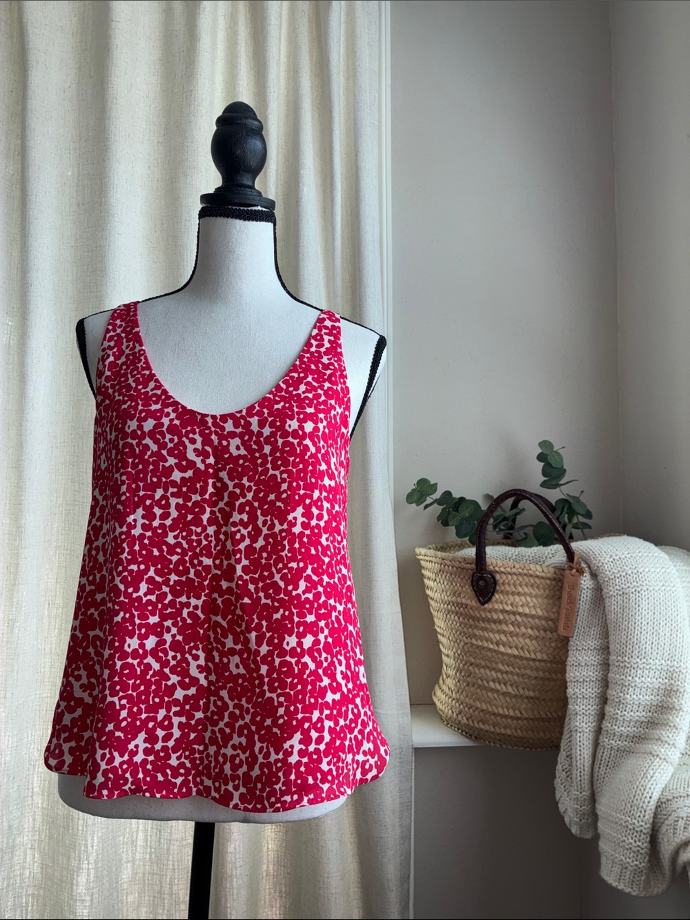 Loft Sleeveless Blouse in Coral Leopard Print. Size XS Petite.